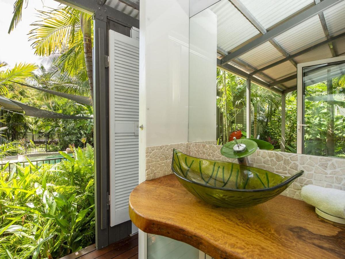 Whispering Palms Villa Nelly Bay Exterior photo